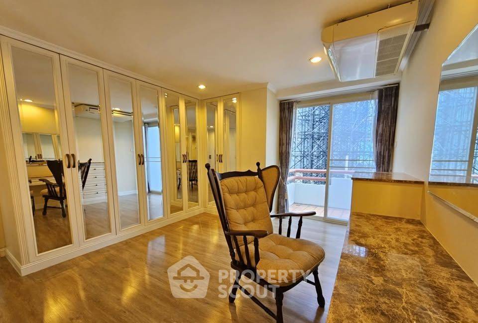picture 2-BR Condo at La Maison Ruamrudee near BTS Phloen Chit (ID 2217203) - 10/12