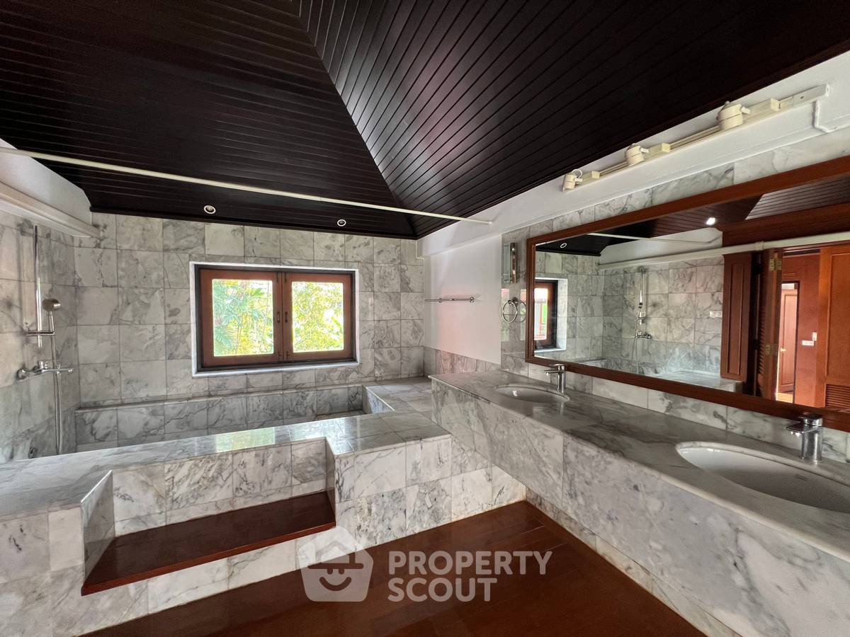 picture 5-BR Villa near MRT Khlong Toei (ID 1483496) - 7/13