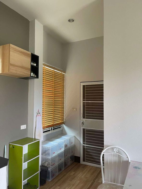 รูป ขายบ้านเดี่ยวหลังมุม 70 ตร.ว. ติดถนน2ฝั่ง ตกแต่งพร้อมอยู่ วิวภูเขา อ.แม่จัน  - รูปที่ 3/10