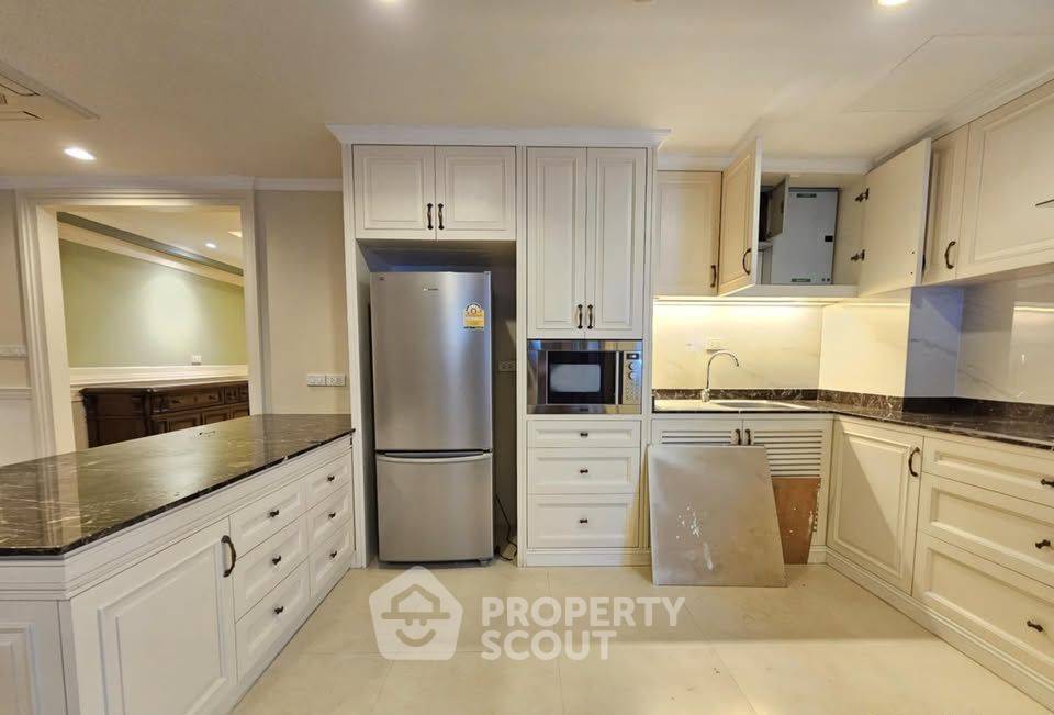 picture 2-BR Condo at La Maison Ruamrudee near BTS Phloen Chit (ID 2217203) - 3/12