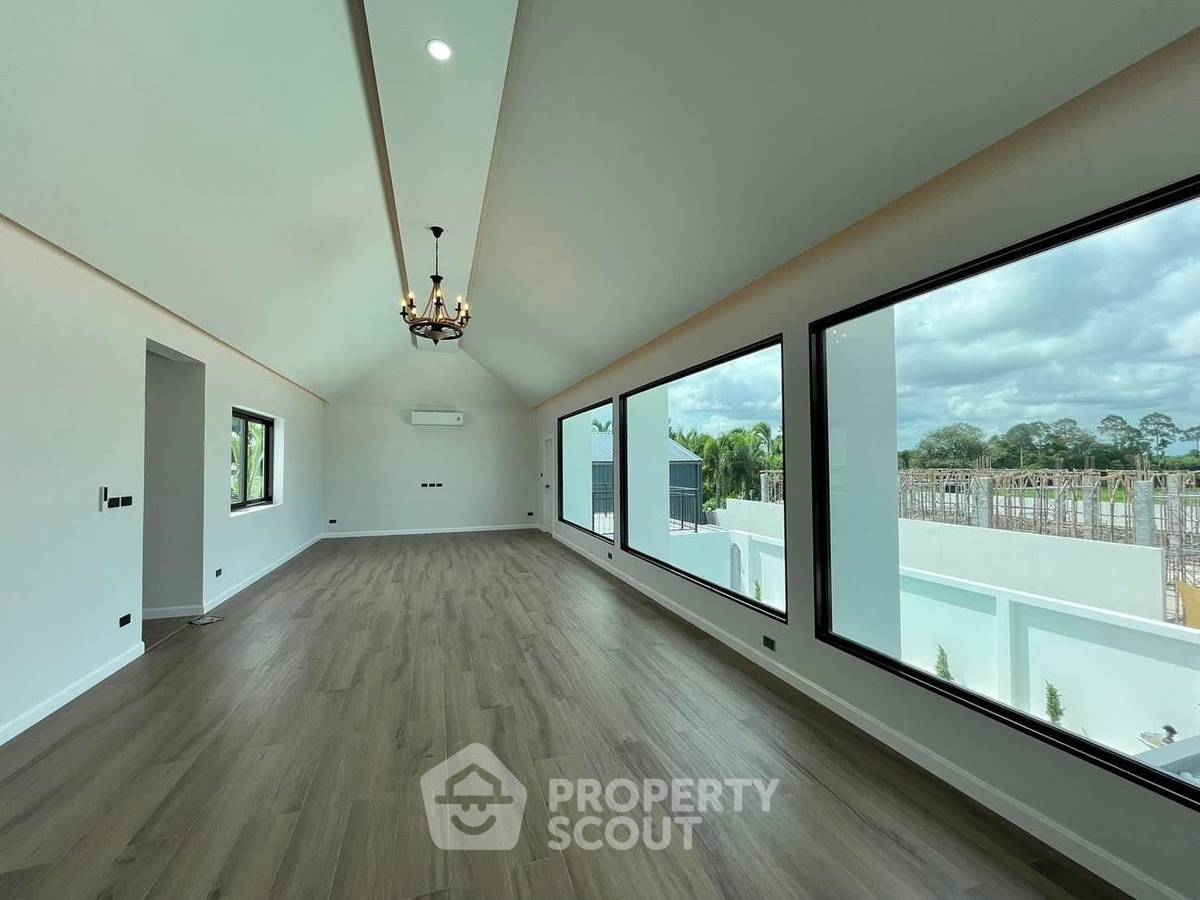 picture 4-BR Villa close to East Pattaya (ID 1784057) - 19/22