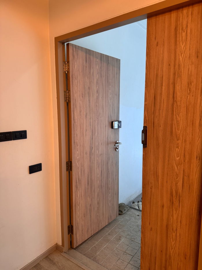 picture 🤩 Urgent! Luxurious 3-story townhome in the heart of Sathorn-Naradhiwas. Newly renovated with full built-in furnishings, ready for immediate move-in. - 21/22
