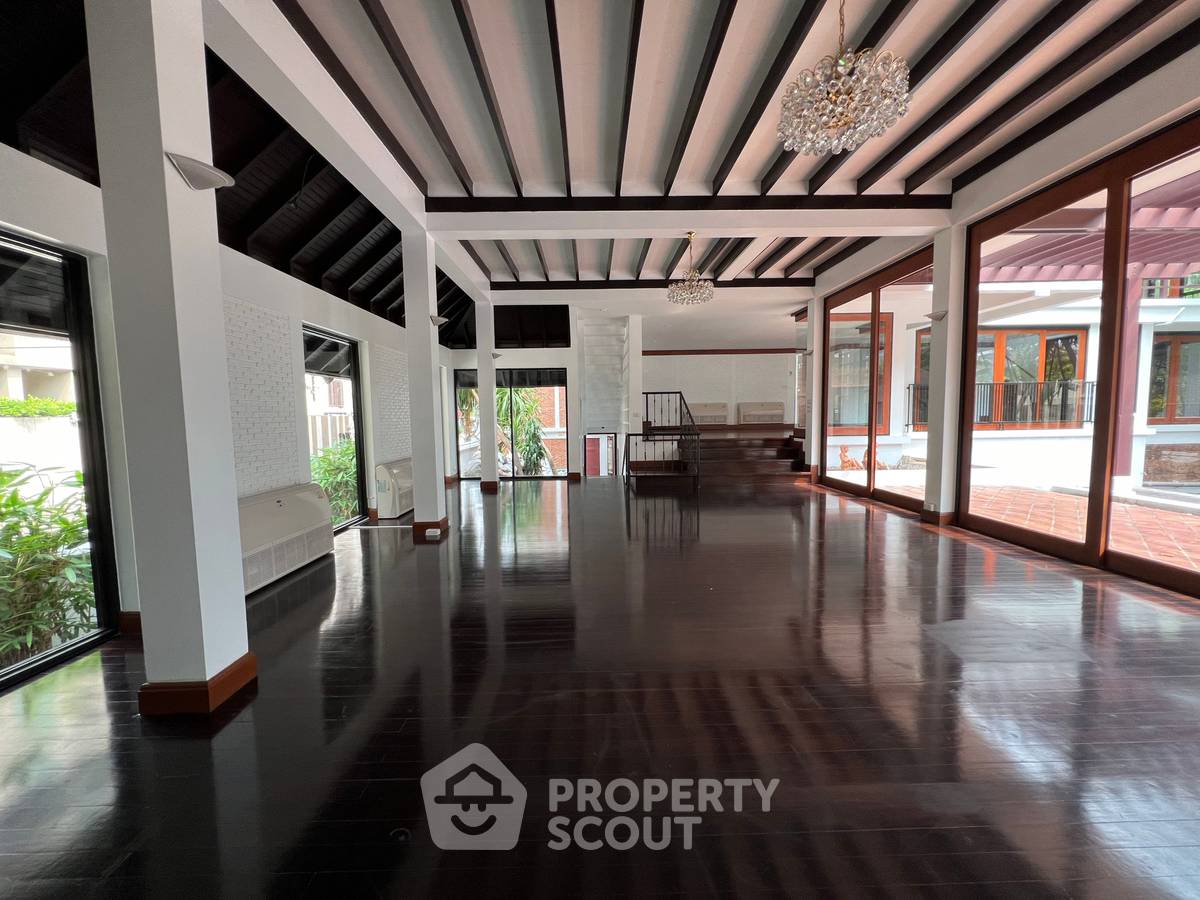picture 5-BR Villa near MRT Khlong Toei (ID 1483496) - 12/13
