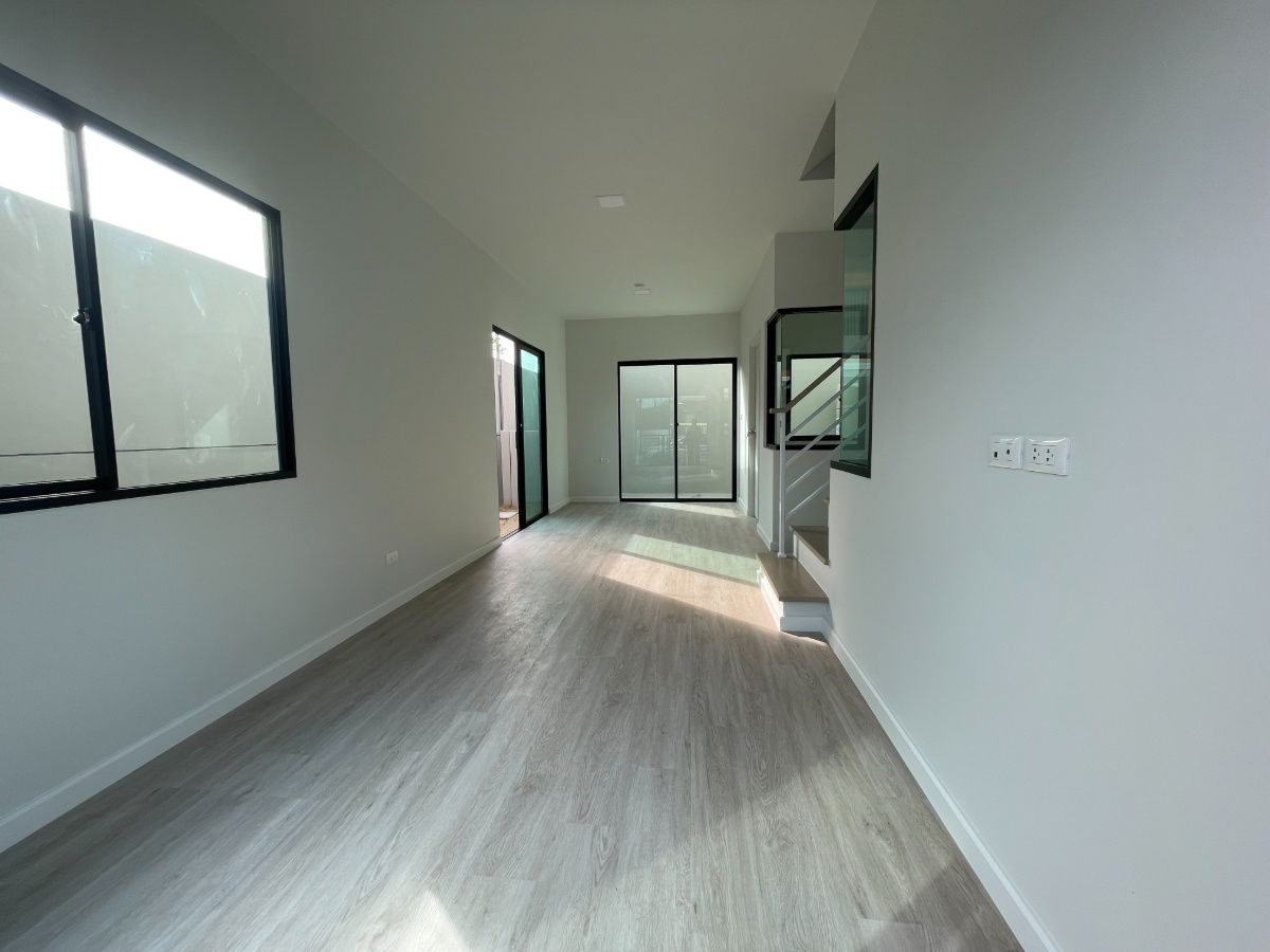 picture 🏡 Corner Townhome with Extra Space for Sale – Siri Place Phetkasem–Sai 4 - 3/8