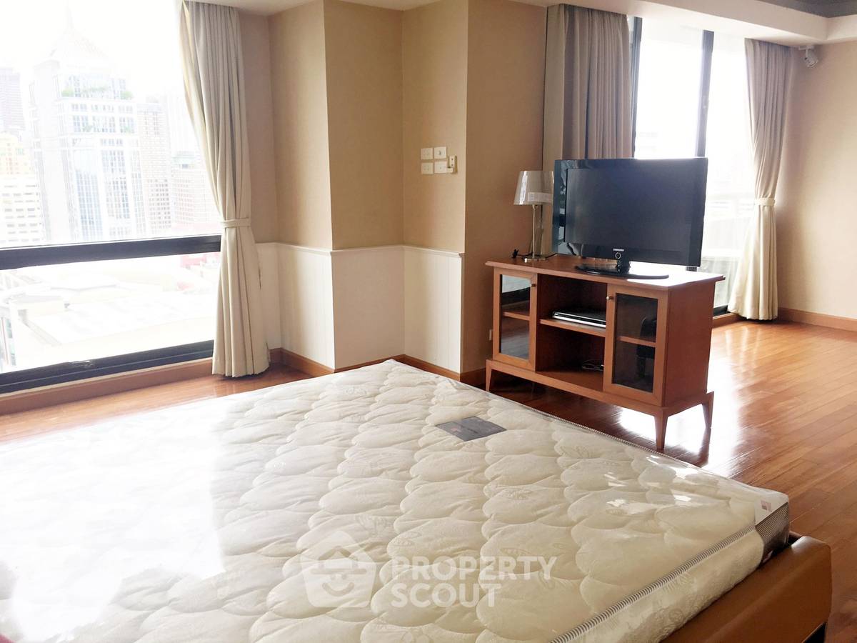 picture 3-BR Condo at Somkid Gardens Condominium near BTS Chit Lom (ID 452857) - 8/20