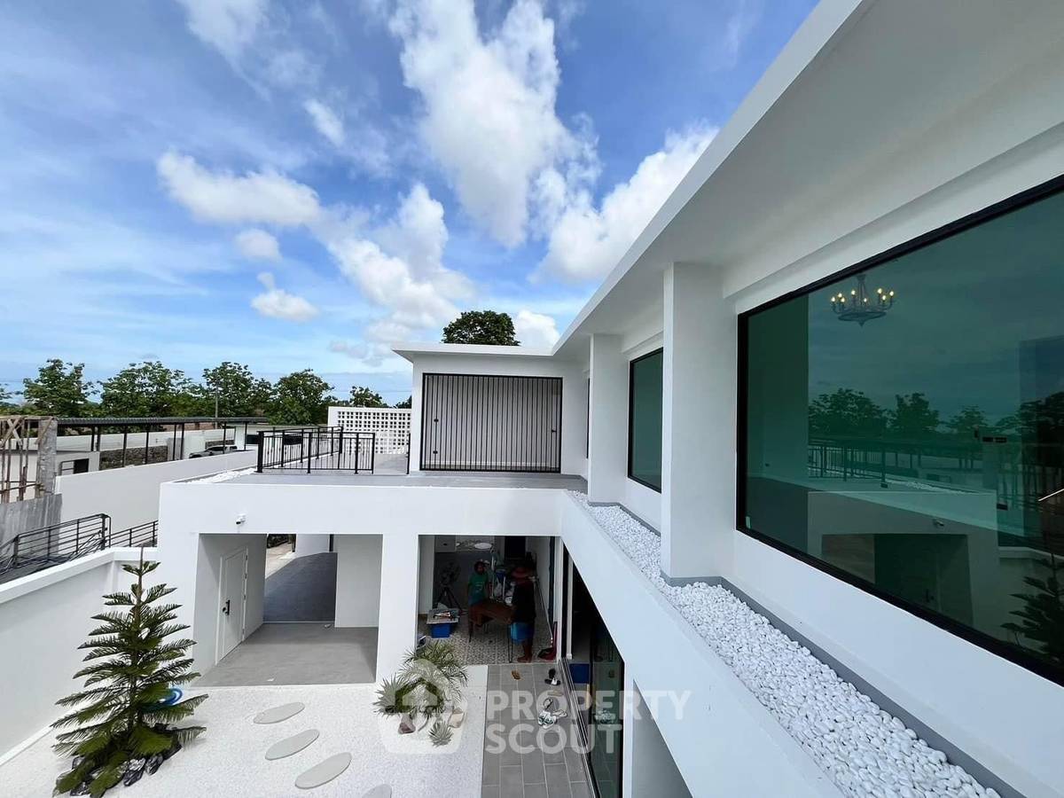 picture 4-BR Villa close to East Pattaya (ID 1784057) - 11/22
