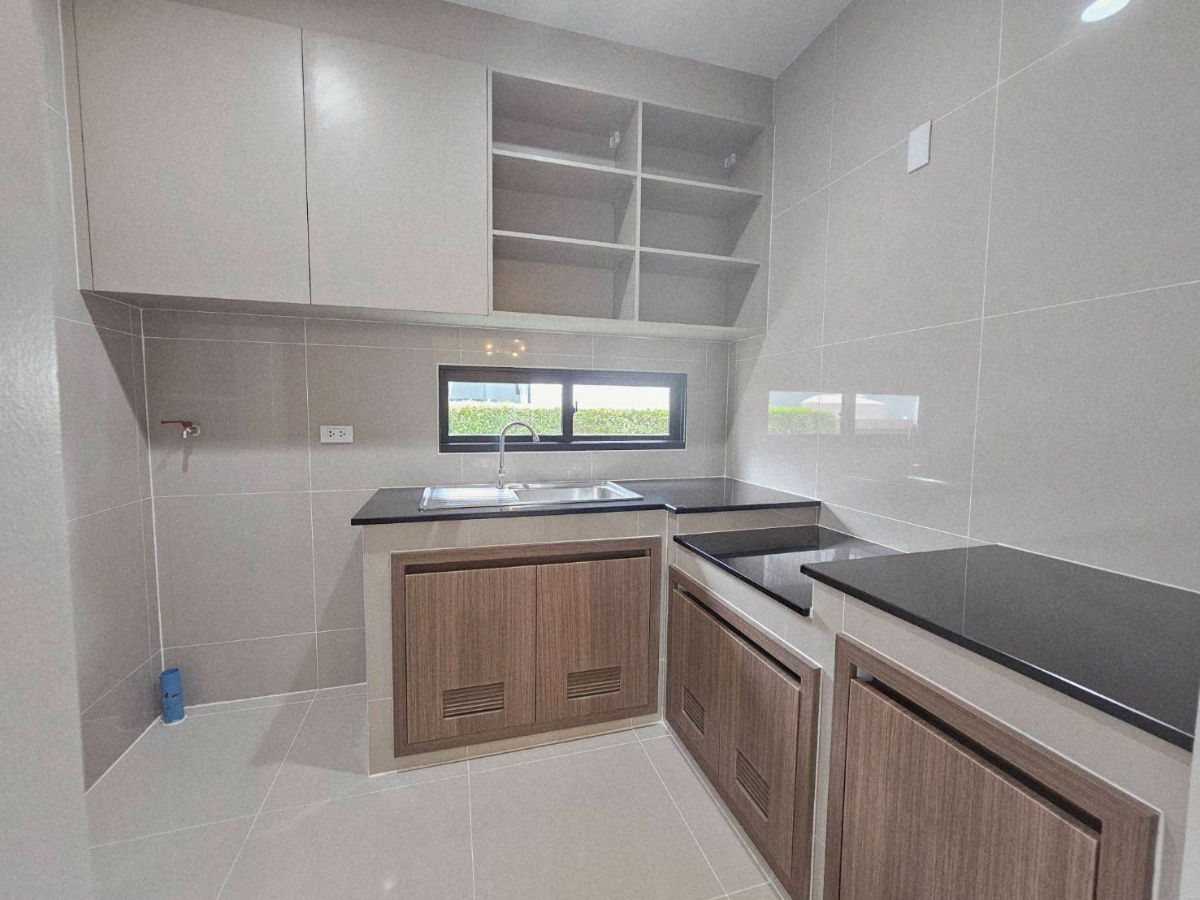 รูป บ้านใหญ่ 4 นอนพร้อมเฟอร์หิ้วกระเป๋าเข้าอยู่ได้เลย เศรษฐสิริวงแหวนลำลูกกา ติดถนนลำลูกกา ใกล้ทางด่วน - รูปที่ 10/14