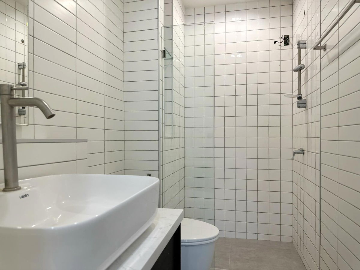 picture 🤩 Urgent! Luxurious 3-story townhome in the heart of Sathorn-Naradhiwas. Newly renovated with full built-in furnishings, ready for immediate move-in. - 13/22