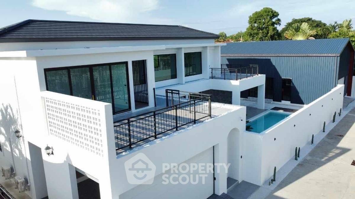 picture 4-BR Villa close to East Pattaya (ID 1784057) - 8/22