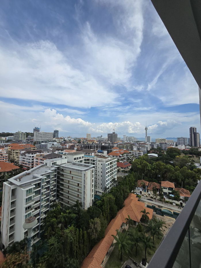 picture Studio Condominium @ The Peak Towers - 3/24
