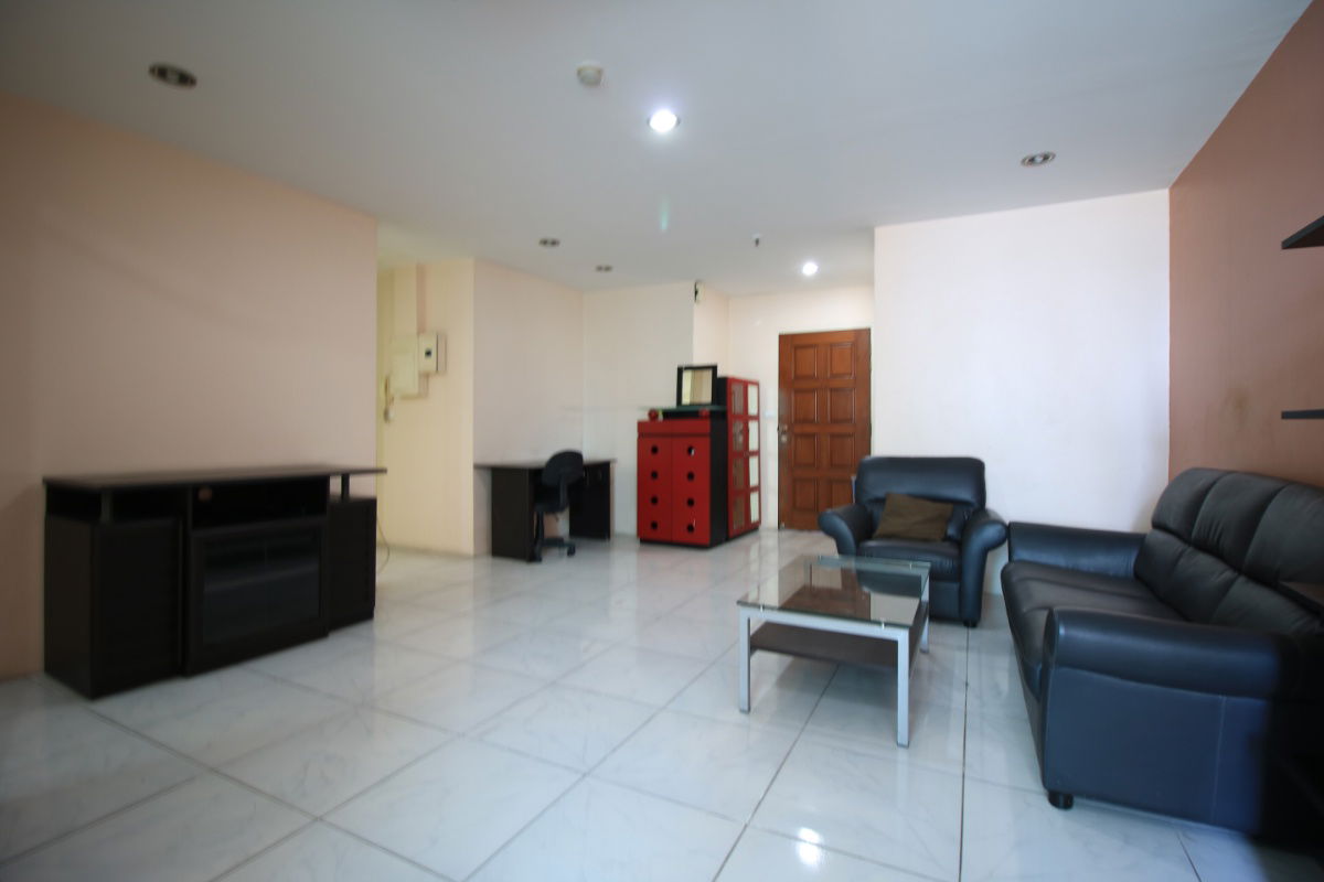 picture For sale Modern Town condominium in Ekkamai - 1/17