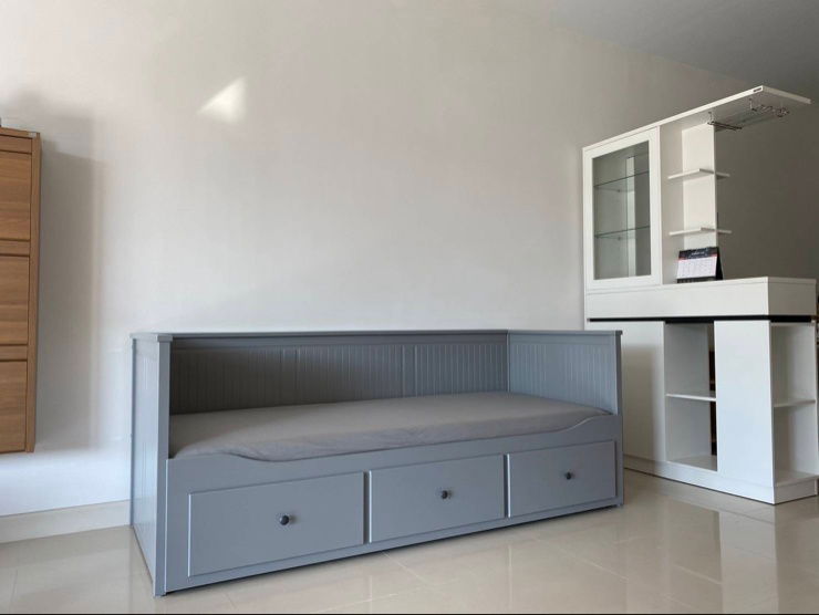 picture This house is very good value for money. Whoever buys it will get their money's worth. All the built-in furniture is included. - 5/10