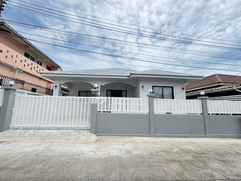 รูป ขายบ้านเดี่ยวพัทยา บ้านสวย ตกแต่งพร้อมอยู่ ทำเลดี ใกล้แหล่งช้อปปิ้ - รูปที่ 1/15