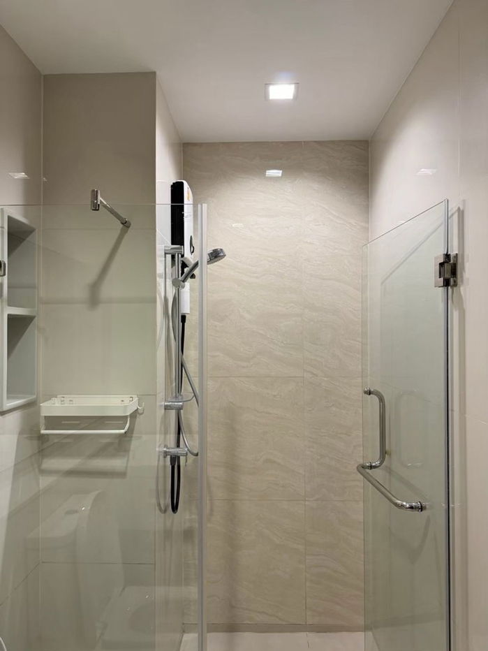 picture Code: KJ7895  for rent Life Ladprao Valley // Line ID: @kjcondo (with @) // - 8/15
