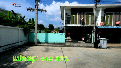 ทาวน์โฮม ชลบุรี : ขายด่วน ทาวน์โฮม ประภัสสร พรีซีโอ4  ซอยเขานกยูง- อมตะนคร นาป่า ชลบุรี  สภาพดี หลังมุม มีเนื้อที่สวน 