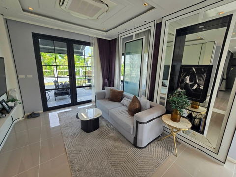 😊🏡 เช่าบ้าน Grand Pleno สุขุมวิท-บางนา ตกแต่ง Classic Luxury พื้นที่ใช้สอยกว้างขวาง ใกล้Mega บางนาเพียง 600 เมตร