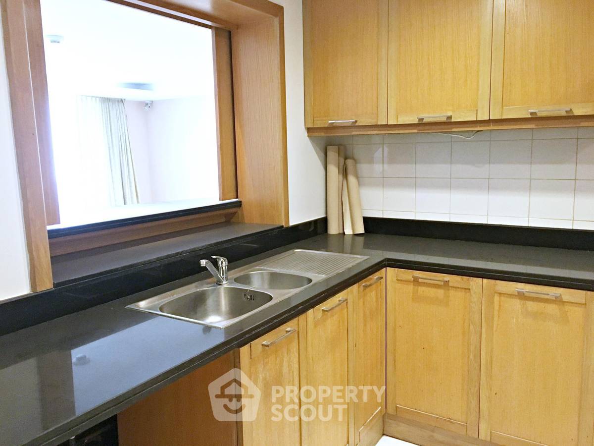 picture 3-BR Condo at Somkid Gardens Condominium near BTS Chit Lom (ID 452857) - 18/20