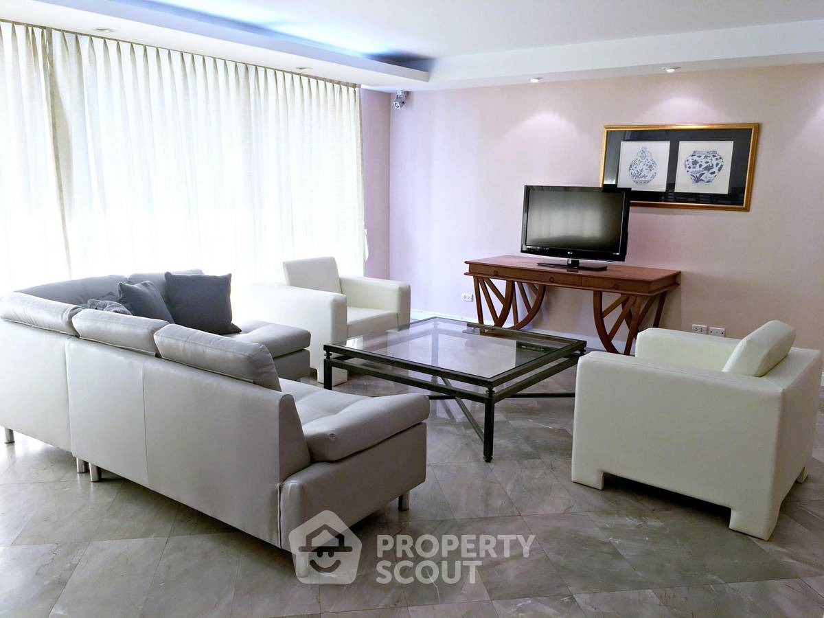 picture 3-BR Condo at Somkid Gardens Condominium near BTS Chit Lom (ID 452857) - 4/20