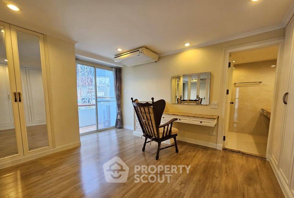 picture 2-BR Condo at La Maison Ruamrudee near BTS Phloen Chit (ID 2217203) - 9/12