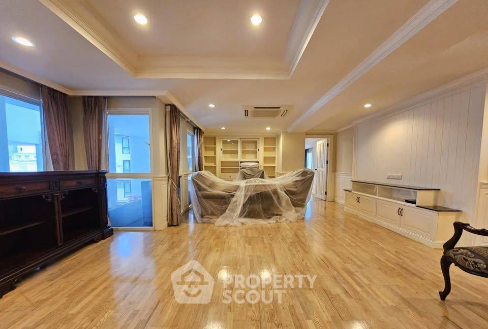 picture 2-BR Condo at La Maison Ruamrudee near BTS Phloen Chit (ID 2217203) - 1/12