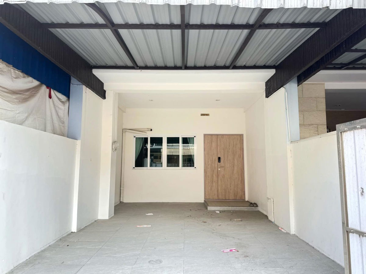 picture 🤩 Urgent! Luxurious 3-story townhome in the heart of Sathorn-Naradhiwas. Newly renovated with full built-in furnishings, ready for immediate move-in. - 2/22