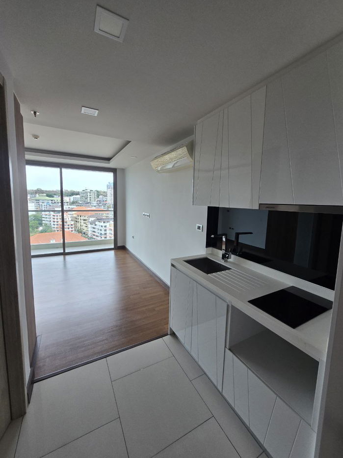 picture Studio Condominium @ The Peak Towers - 10/24