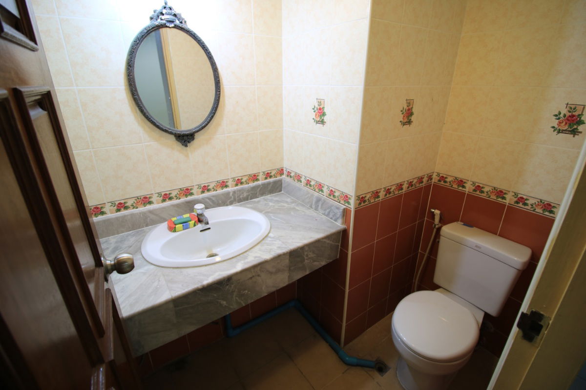 picture For sale Modern Town condominium in Ekkamai - 17/17