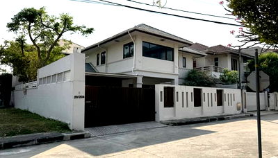 บ้านเดี่ยว พันธุ์ทิพย์พลาซ่า งามวงศ์วาน :  ขายบ้านเดี่ยว 2 ชั้น หมู่บ้านแกรนด์คาแนล ประชาชื่น 80 ตร.ว. 306 ตร.ม. ราคา 17,400,000 บาท 0958195559 @infinitycondo