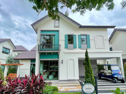 บ้านเดี่ยวดีไซน์พรีเมียม พร้อมเฟอร์นิเจอร์และเครื่องใช้ไฟฟ้าครบชุด ราคา 9.99 ล้านบาท
