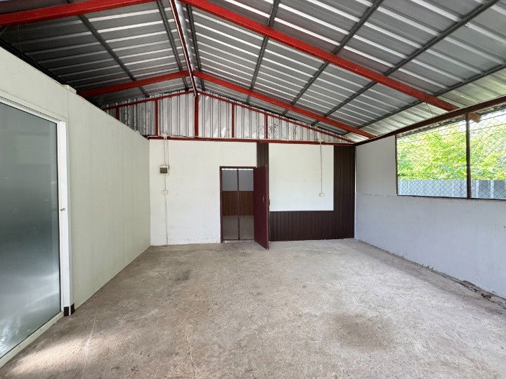 รูป บ้านเช่าเดี่ยวใจกลางบ้านไผ่  จอดรถได้ 3 คัน  เลี้ยงสัตว์ได้ - รูปที่ 22/26