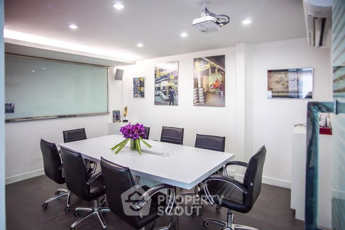 1-BR Condo at The Emporio Place near MRT Queen Sirikit National Convention Centre (ID 452592)