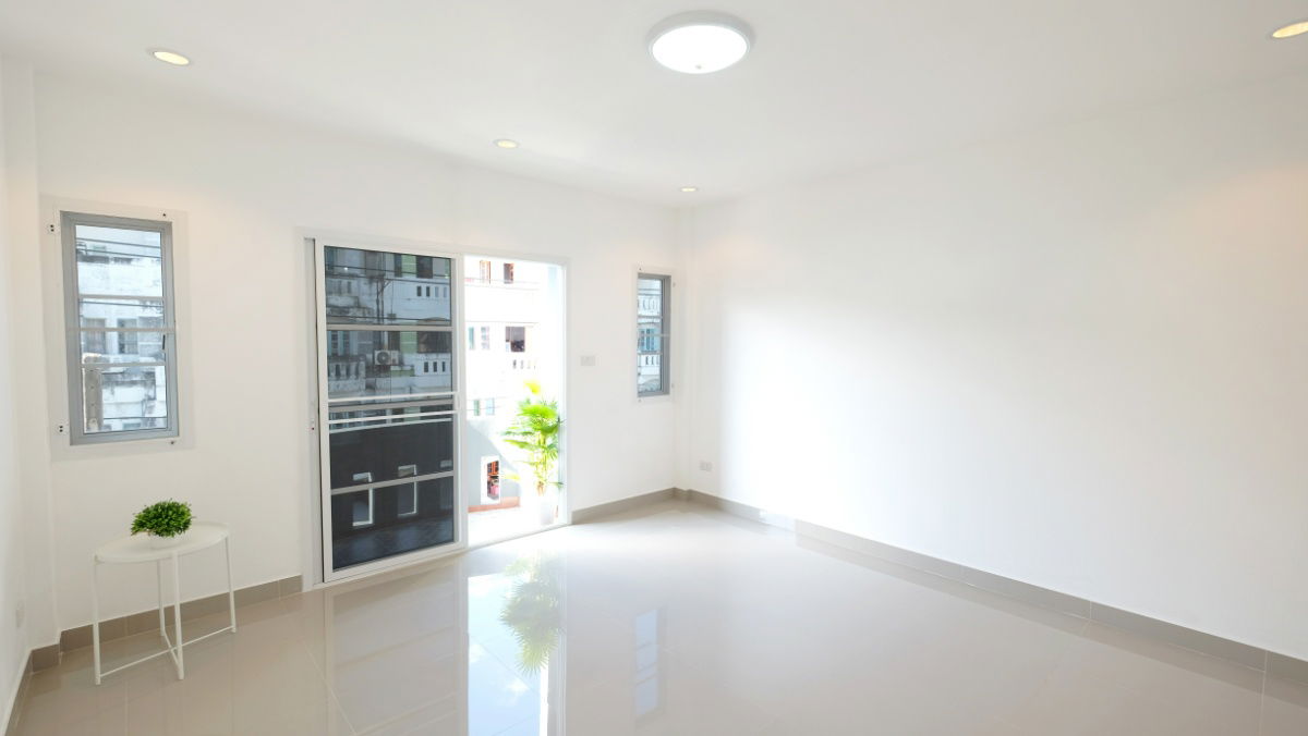 รูป ให้เช่า TownHome 4 ชั้น Renovate ใหม่ทั้งหลัง! 5 ห้องนอน 3 ห้องน้ำ 1 ห้องครัว - รูปที่ 10/18
