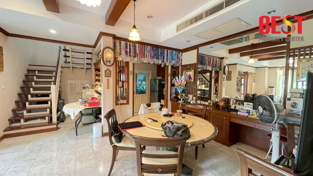 picture Grand Family Home in Mantana Watcharaphon–Ramintra 1 Prime Corner Plot by Community Garden - 6/16