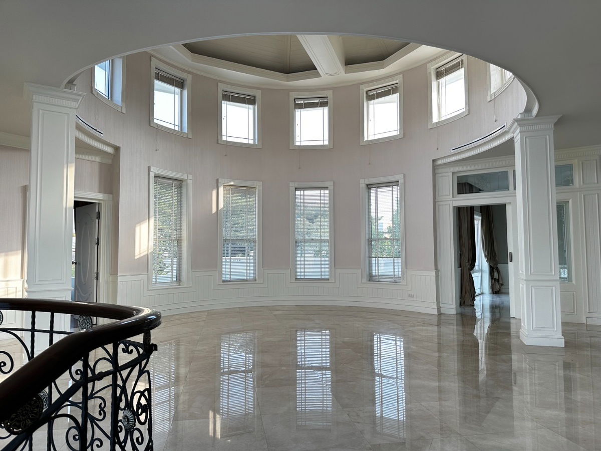 picture For rent Ultra-Luxury Detached House  –  Soi Ladprao 35  232 square wah .  Marble flooring  and teak wood . Located in a prime and convenient location - 7/16
