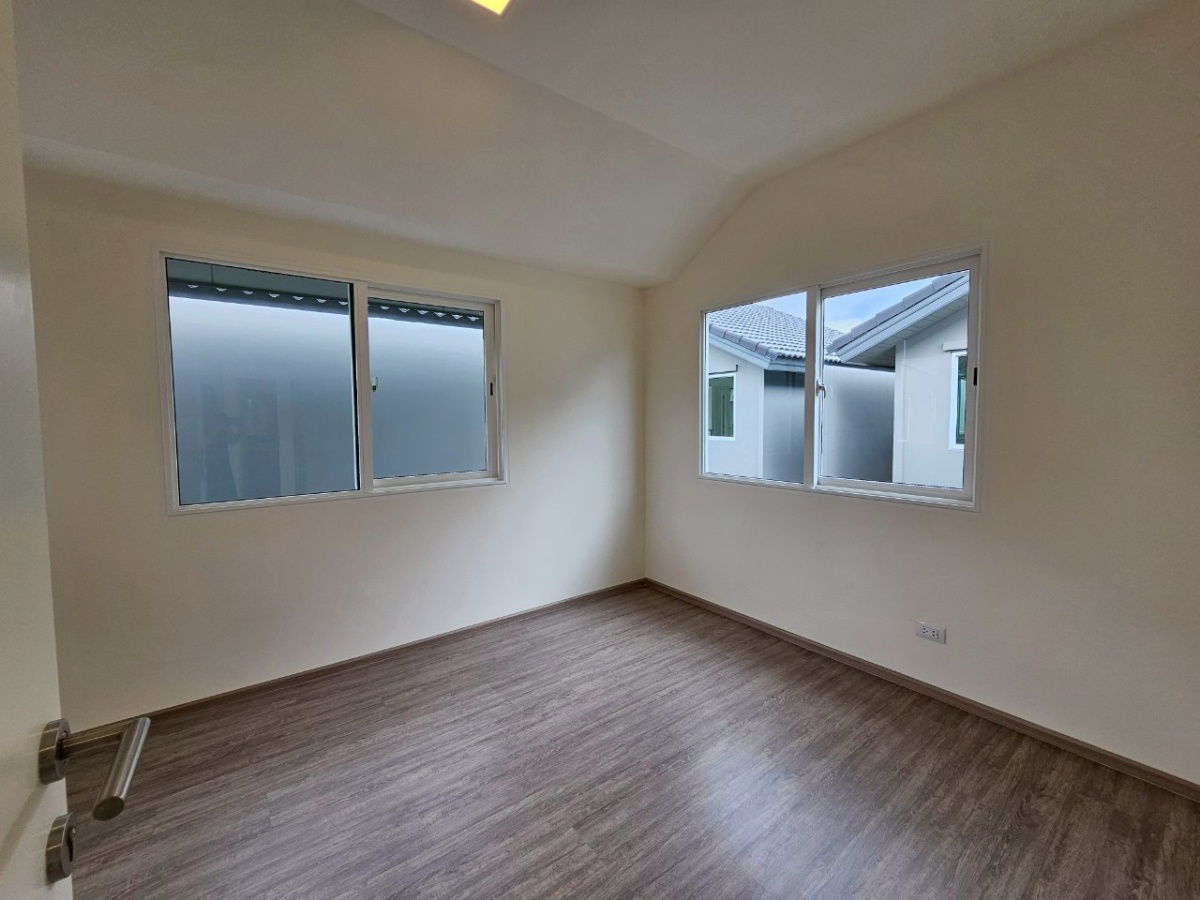 รูป บ้านสร้างเสร็จพร้อมอยู่ ทำเลดี ใกล้คลับเฮ้าส์  - รูปที่ 4/8
