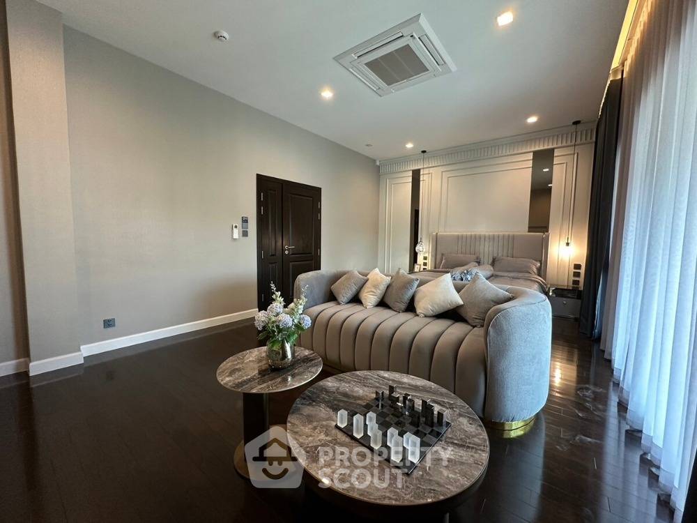 picture 5-BR House in Khlong Sam Prawet (ID 2030469) - 8/12