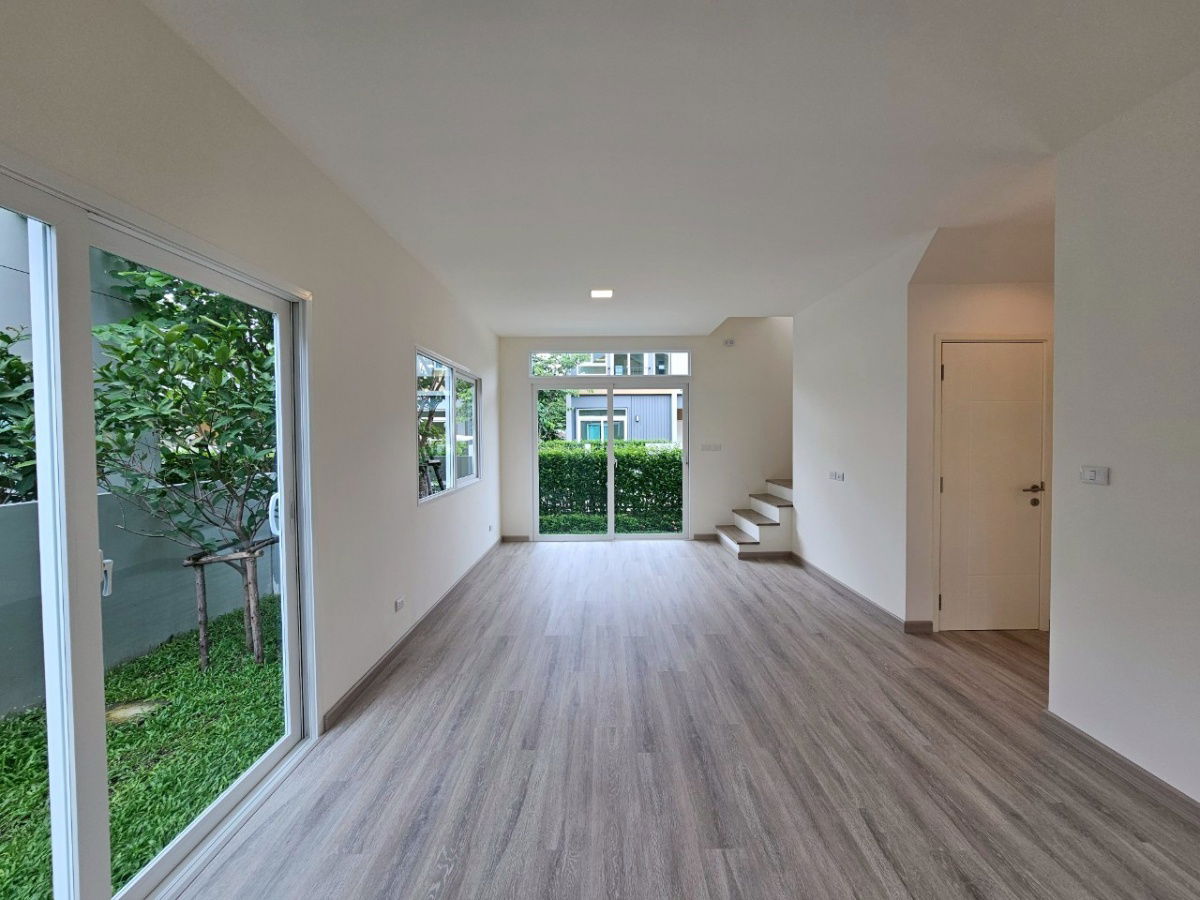 รูป อณาสิริ พายัพ บ้านแฝด 2 ชั้น สไตล์ Modern Barn House หน้าบ้านไม่ชนใคร  - รูปที่ 5/9