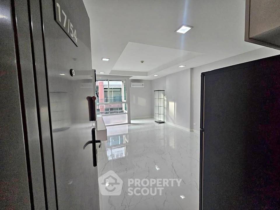 picture 1-BR Condo at D Condo Ratchada 19 near MRT Ratchadaphisek (ID 2158224) - 1/20