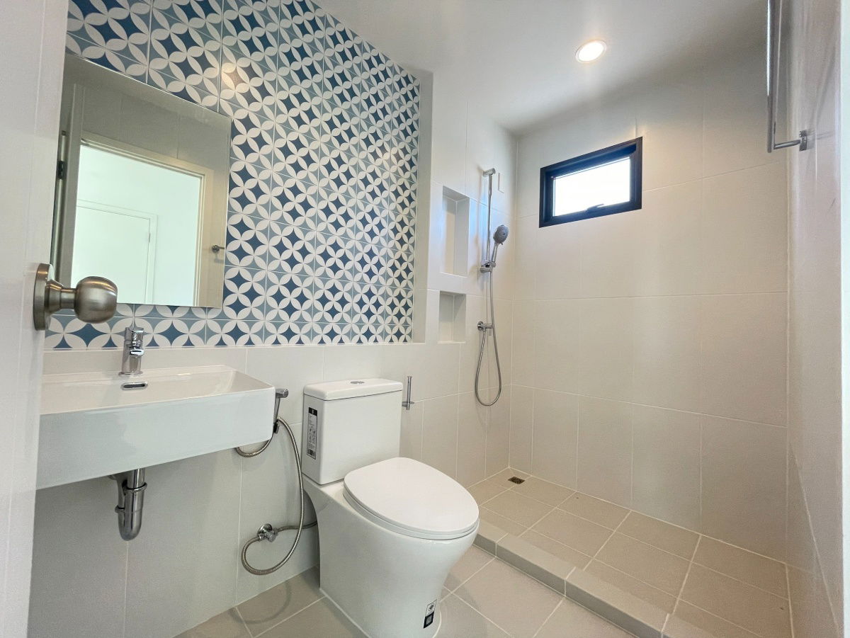 picture Ready-to-Move-In Twin House with 4 Bedrooms in a Prime Location  Well-designed layout perfect for large families — comfortable living for all ages - 11/17