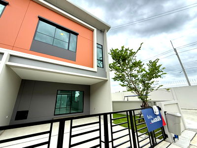 Townhouses for sale Pathumthani : ✨ Beautiful townhome, modern design, near the BTS, start a new life at "Siri Place Ratchaphruek 346"
