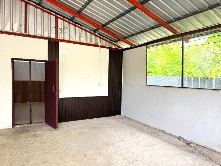 รูป บ้านเช่าเดี่ยวใจกลางบ้านไผ่  จอดรถได้ 3 คัน  เลี้ยงสัตว์ได้ - รูปที่ 24/26