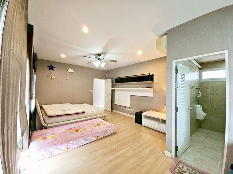 picture 2-Storey House The Tara Ramintra Near Pink Line BTS, Fully Furnished, Spacious, Move-in Ready, Close to Fashion Island & Safari World - 2/15