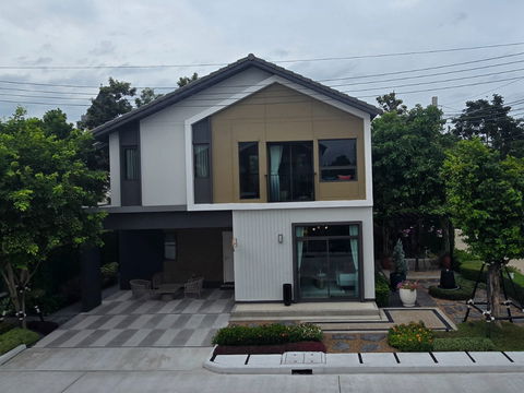 ขายบ้านใหม่ * บ้านตัวอย่างแสนสิริ-ตกแต่งพร้อมเข้าอยู่ *  งานดีไซน์สวยบิ้วอินทั้งหลัง ทำเลแปลงมุมหน้าโครงการเข้าออกสะดวก ราคาพิเศษ จัดสินเชื่อฟรี !!!
