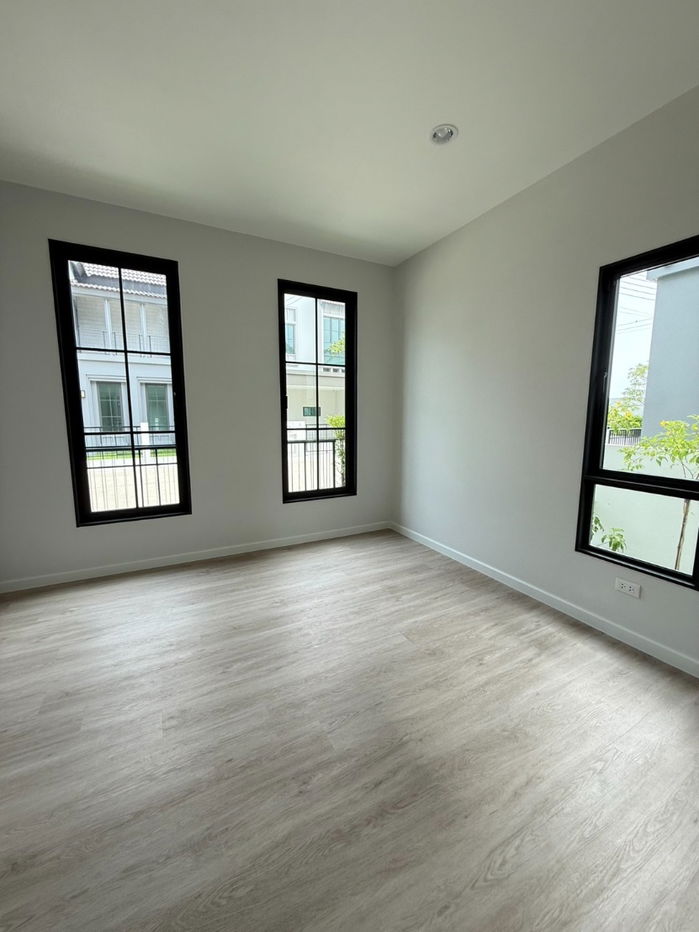 รูป บ้านเดี่ยวหลังใหญ่ สไตล์Modern  Farmhouse กับโครงการสราญสิริ ประชาอุทิศ90 - รูปที่ 2/9