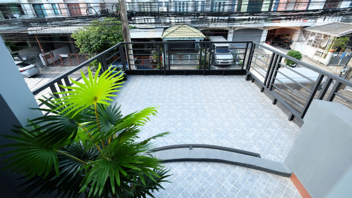 รูป ให้เช่า TownHome 4 ชั้น Renovate ใหม่ทั้งหลัง! 5 ห้องนอน 3 ห้องน้ำ 1 ห้องครัว - รูปที่ 7/18