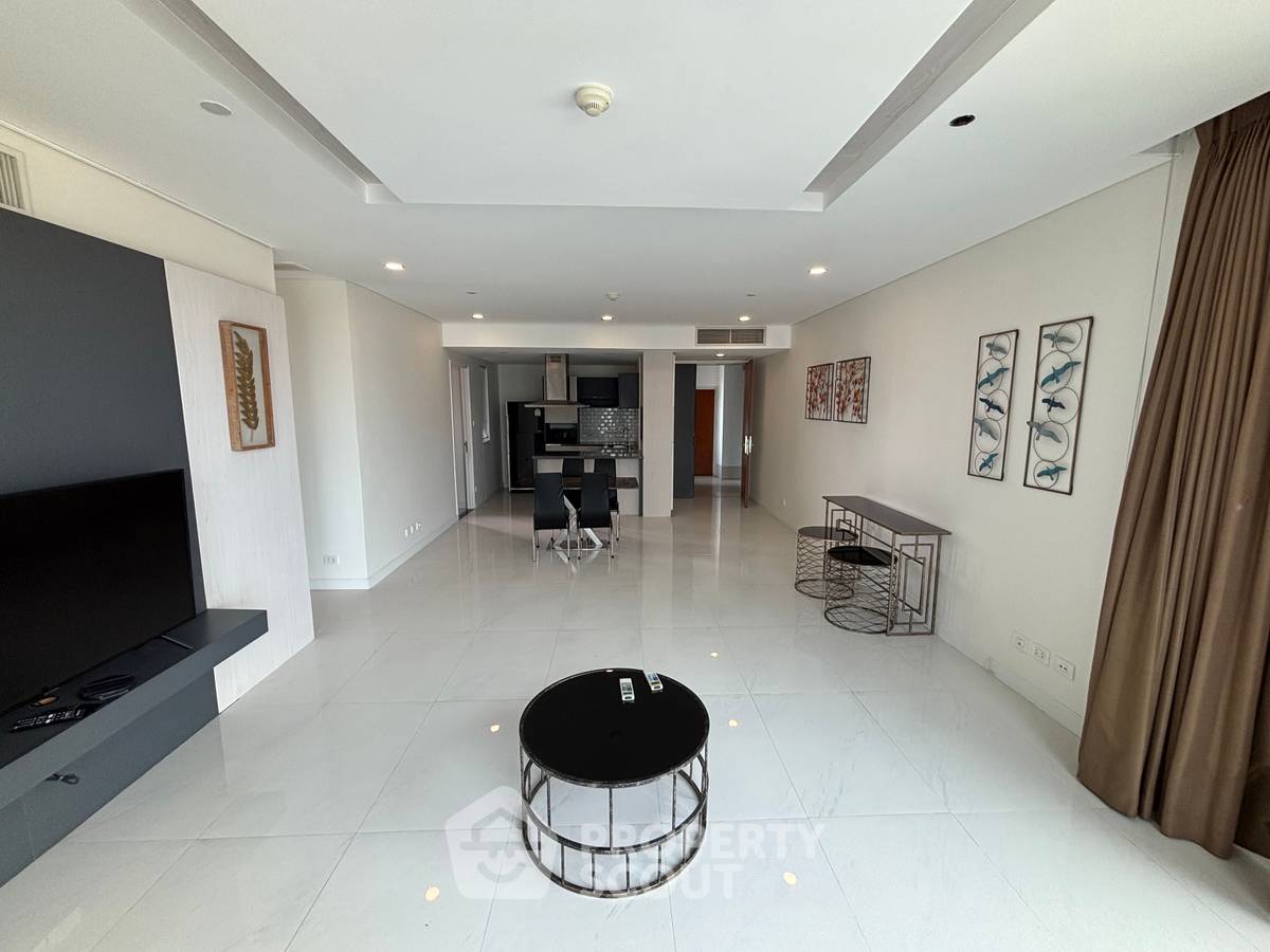 picture 3-BR Condo at Fullerton Sukhumvit near BTS Ekkamai (ID 2162761) - 7/13