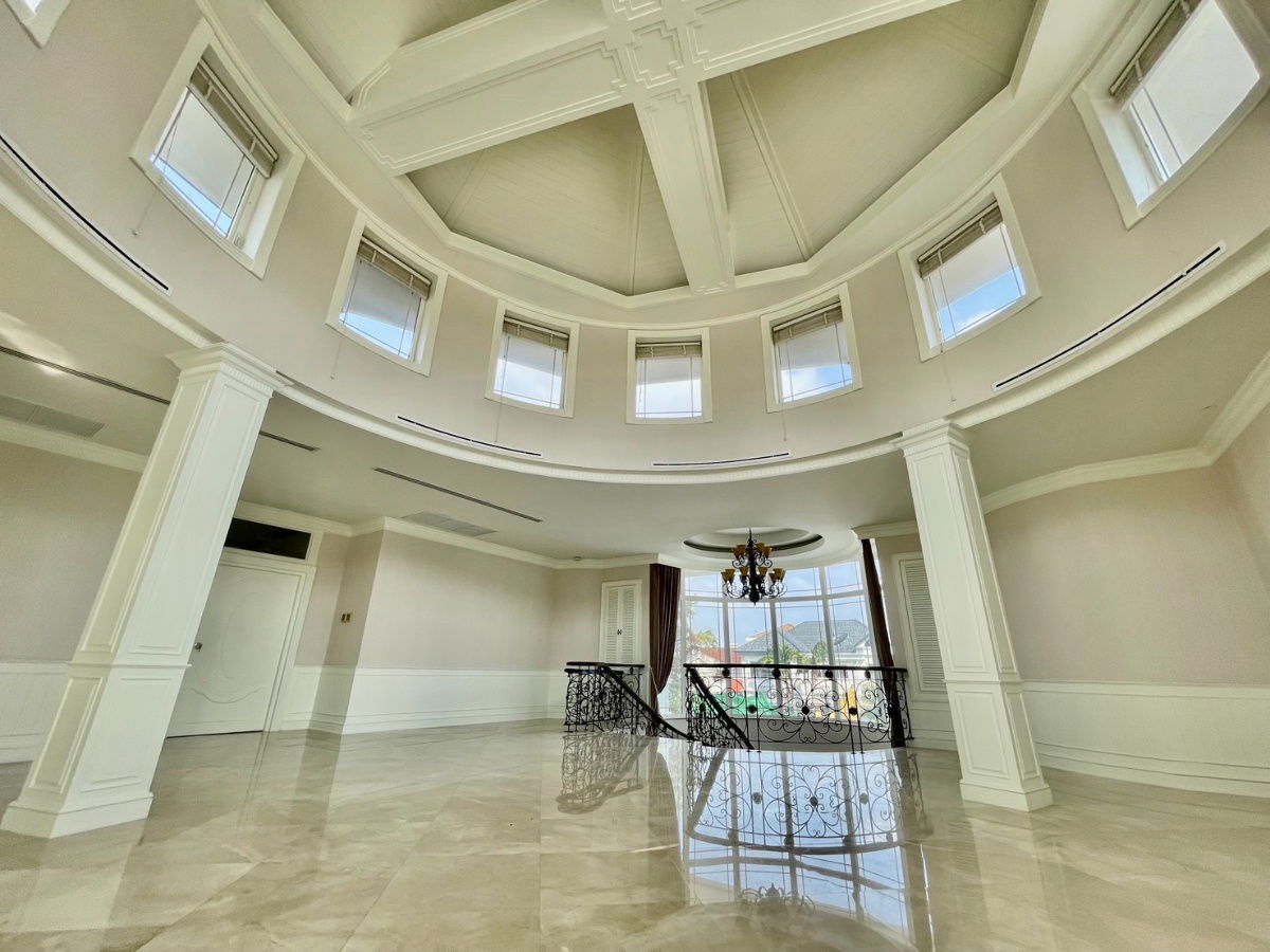 picture For rent Ultra-Luxury Detached House  –  Soi Ladprao 35  232 square wah .  Marble flooring  and teak wood . Located in a prime and convenient location - 5/16