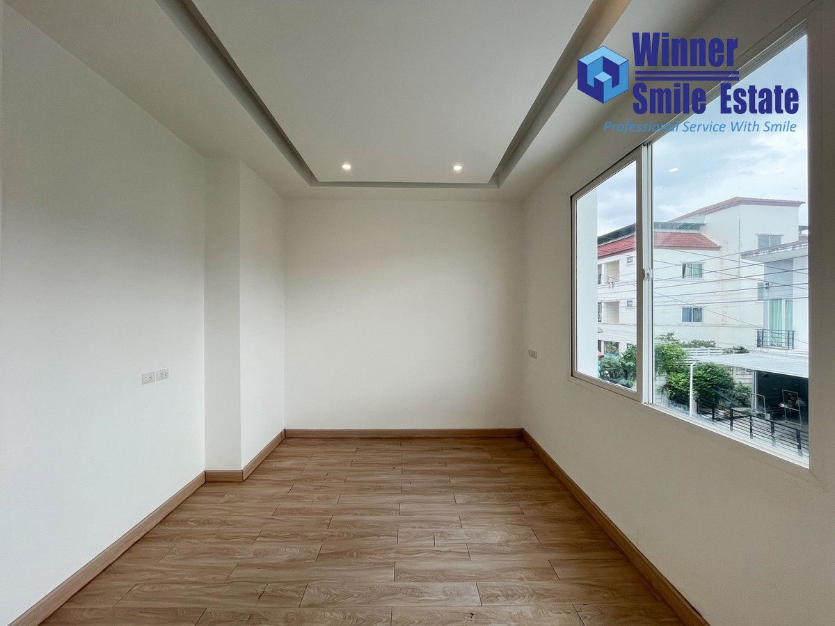 รูป ขายบ้าน กัสโต้ บางนา-สุวรรณภูมิ บ้านรีโนเวทแล้ว พร้อมต่อเติมครัวหลังบ้าน และหลังคาโรงรถ - รูปที่ 3/10