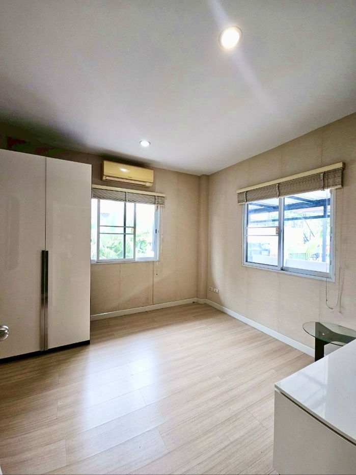 picture 2-Storey House The Tara Ramintra Near Pink Line BTS, Fully Furnished, Spacious, Move-in Ready, Close to Fashion Island & Safari World - 10/15