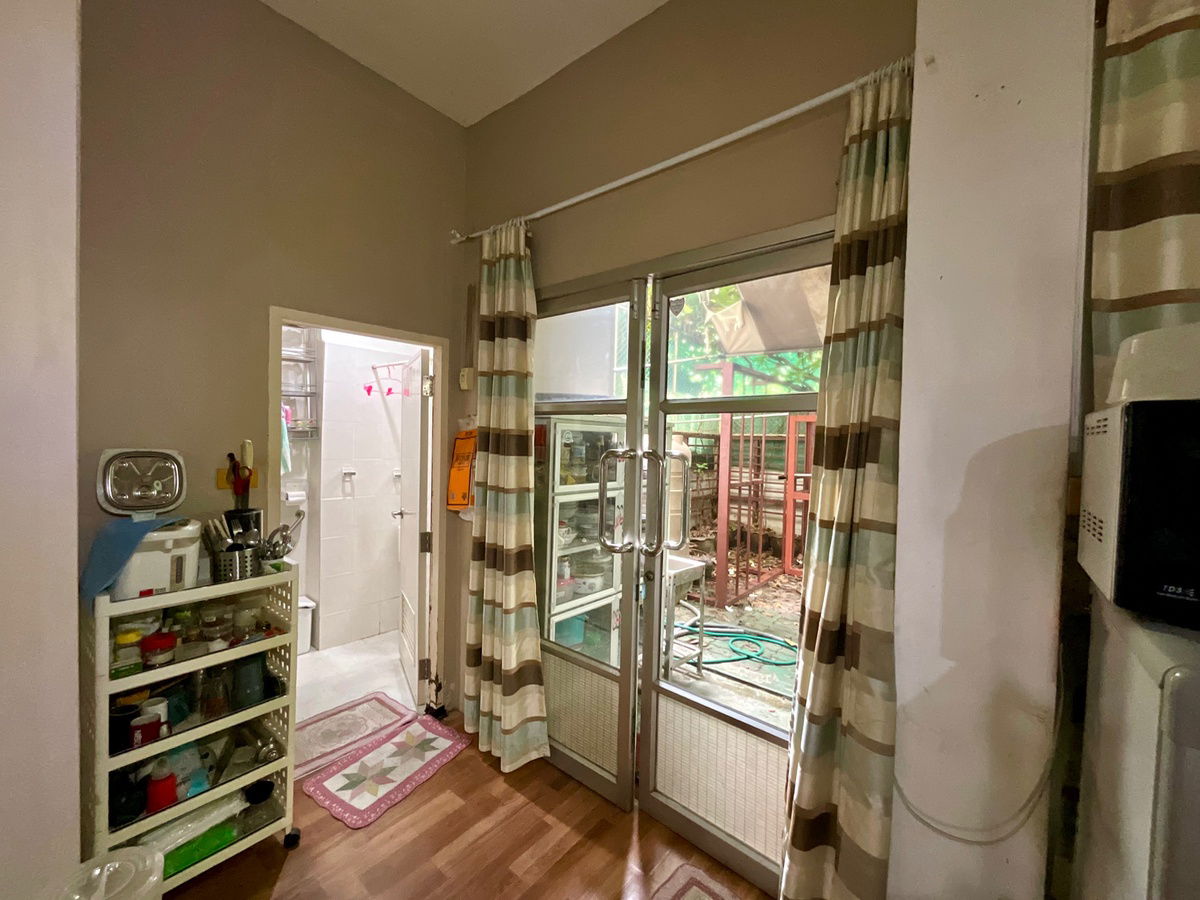 picture Townhouse, 3.5 floors, 45 square wah, lots of parking space, cheapest price in Soi Lat Phrao 122 - 8/19